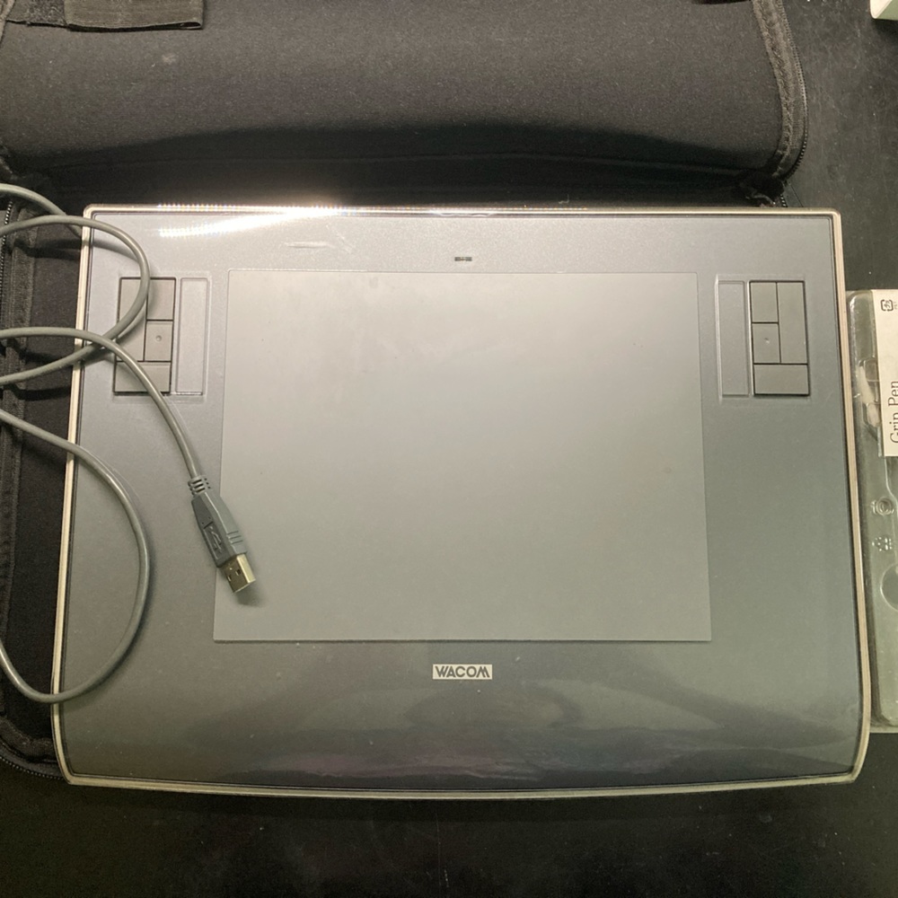 Wacom drawing tablet with pen and cover